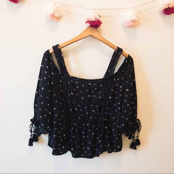 American Eagle Outfitters Tops - American Eagle AE Floral peasant top
